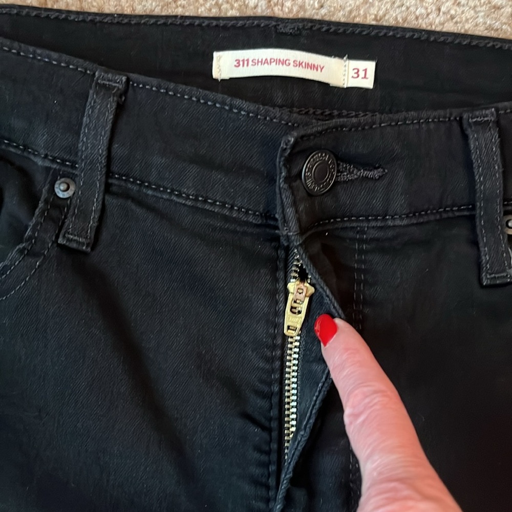 Levi’s 311 Shaping Skinny Black Jeans - Picture 3 of 7